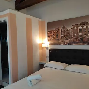 Konukevi Relais Arco Della Pace