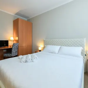 *** Otel Garda İtalya